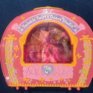 My Little Pony Twinkle Twirl’s Dance Studio with 3 Ponies and accessories.